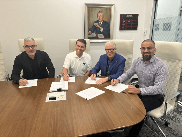 Matt e Dave Carr da Brennan Industries reunidos com Fabiano e Geovani Goes, diretores da Coterflex Industrial